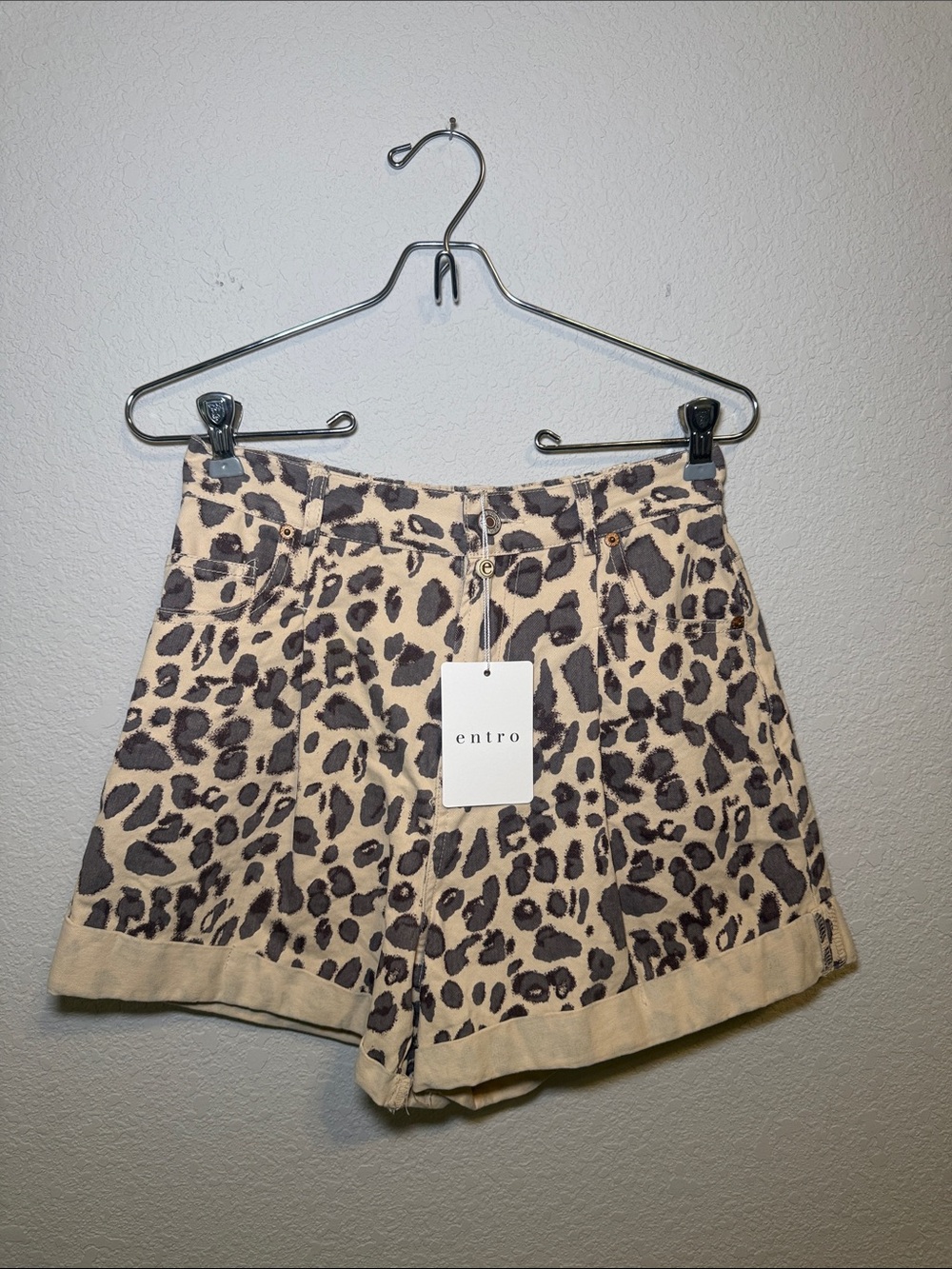 NWT | entro Cream Leopard Print High-Waist Women's Shorts